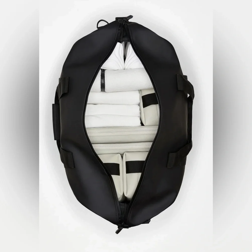 NEW RAINS Hilo Weekend Bag in Black Waterproof